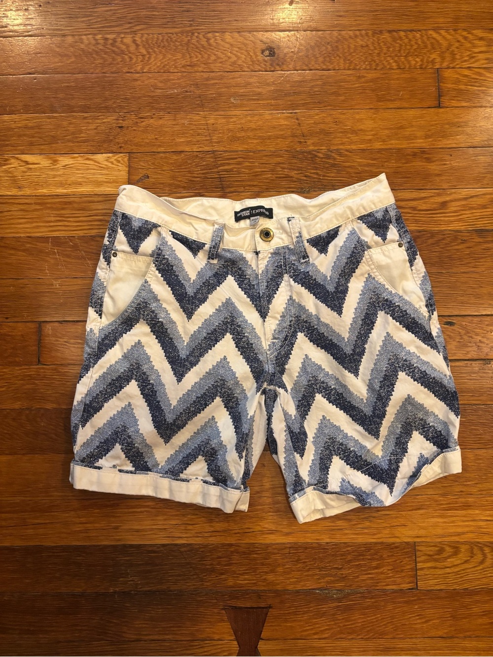 Men's Chevron Print Shorts - White & Navy